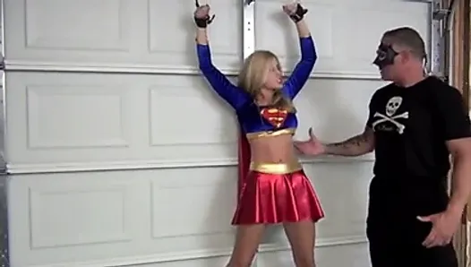 Supergirl vs Dyoman