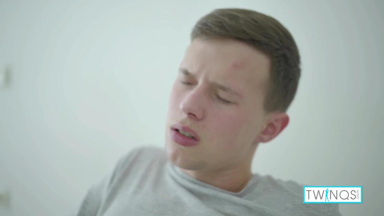 Blonde boy Toy Aaron milks that shaft and cums on his abs!