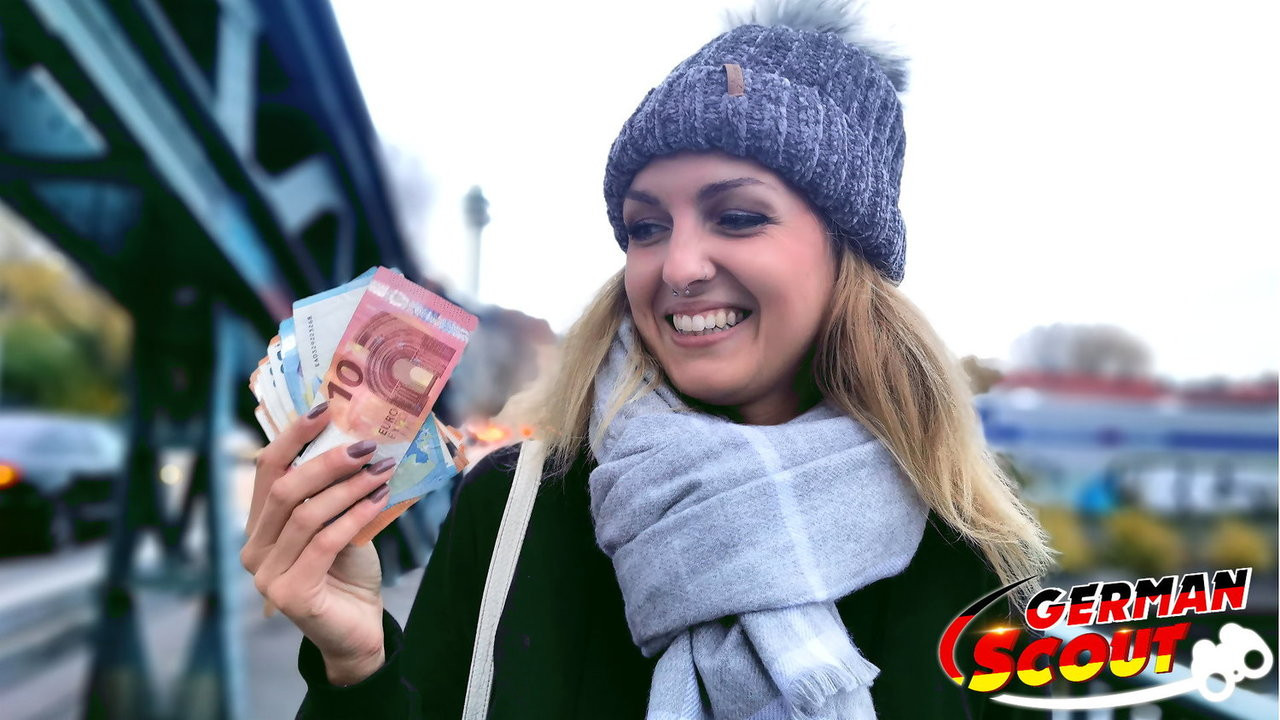 Nemački izviđač - tinejdžerka amelie sa fakulteta razgovara sa jebanjem na pokupljenju