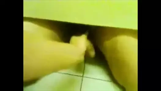 bbc banyo stall handjob kamu