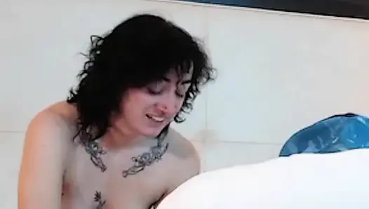 Super sexy zierlicher tätowierter teenager lutscht schwanz - zusammenstellung 3