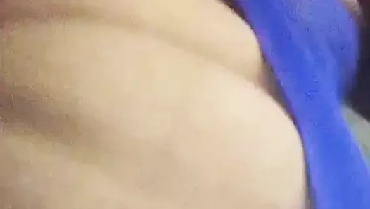 Я показала своему парню свою молодую попку в горячем платье.