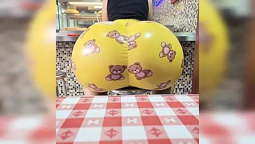 Hamburger makan pantat besar