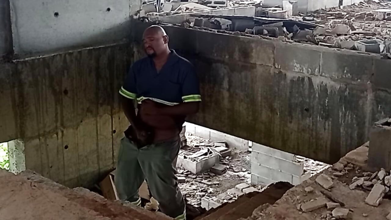 建設中でのオナニー