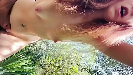 Echtes paar, heißer sex im freien - muschi essen, leidenschaftlicher missionarsstellung, harter doggystyle & gesichtsbesamung