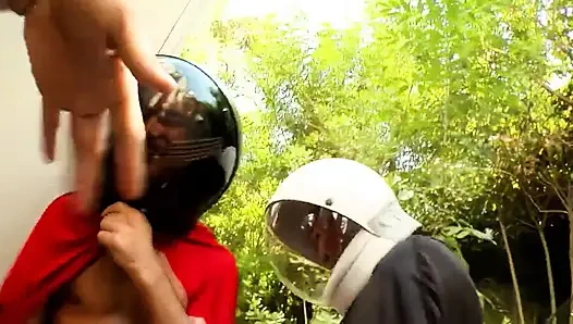 Seks foursome ganas, cewek-cewek ini pengen lubang mereka dicrot di muka