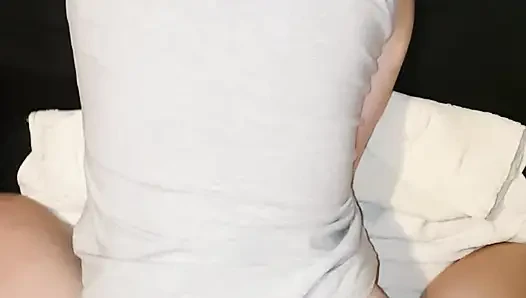 Kate si cewek sange ini dientot habis-habisan sama kate di ruang permainan sampai dicrot di dalam