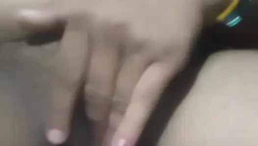 Desi village woman masturbating pussy water for boyfriend Gassi Goody Sex Video