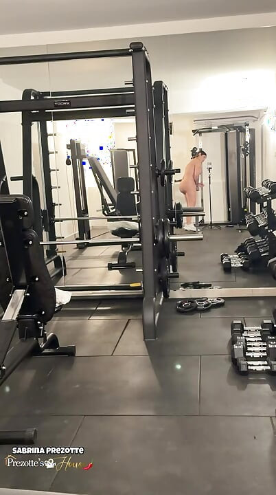The Hottie Showing off Her Workout Skills, Being Sensual at the Gym.