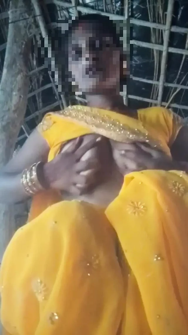 Desi hot bhabhi saree lifted and fingered in chut and removed the water of chut