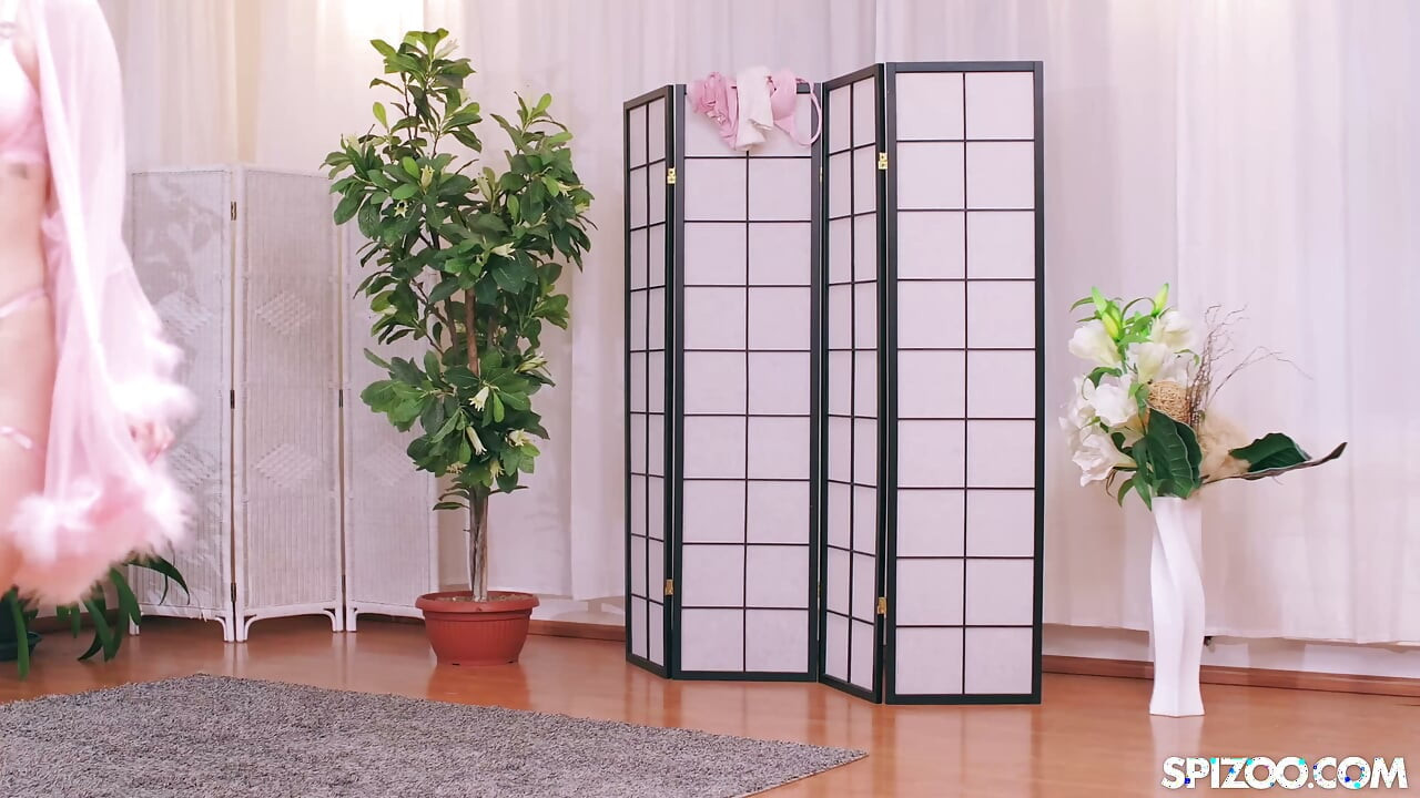 금발 미녀 선플라워 돌이 화끈한 플레이에 빠지다