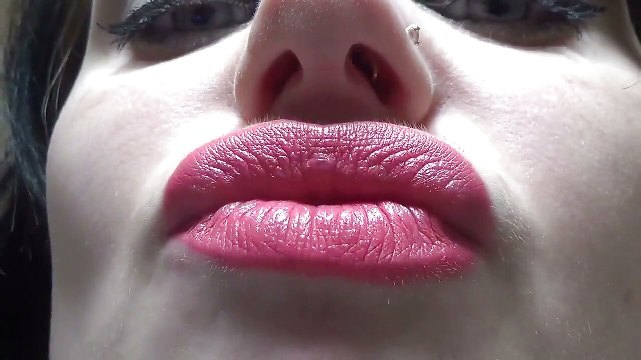 Kissing and duck face with big pink lips