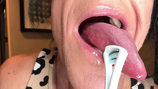 Goddess Kandys Naughty Oral Routine