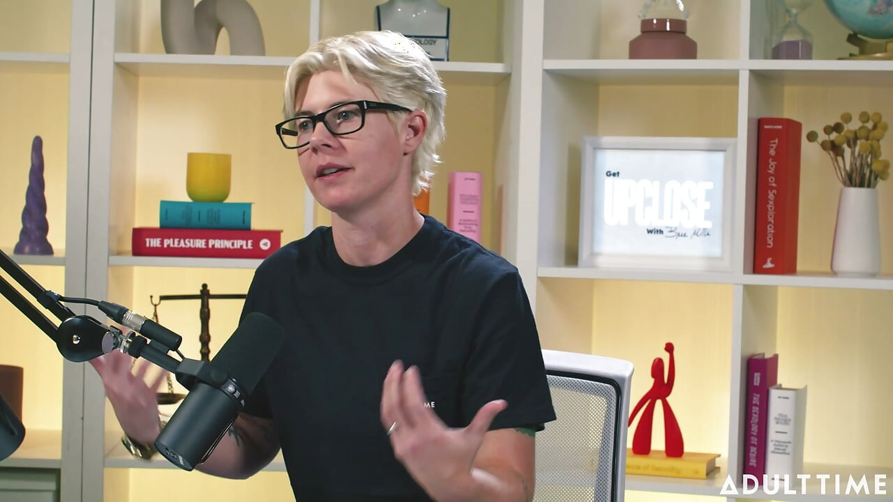 Khloe Kingsley: esguichando na câmera e bandeiras vermelhas
