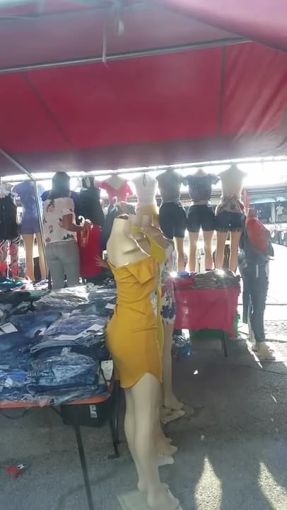 La q vende ropa