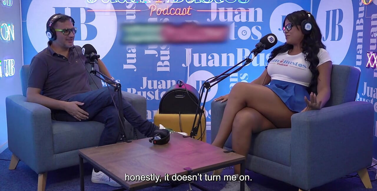 Jätte tuttad latina Rosxanagutierrez penetrerad av knullmaskinen på Juan Bustos Podcast