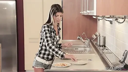Крошки - Gina Gerson и ее бойфренд Kristof Cale делят мачеху