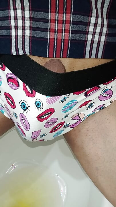 Submissive trans schoolgirl 18+, huge big cock and venoza, I masturbate under my skirt, dirty bitch, submissive, college