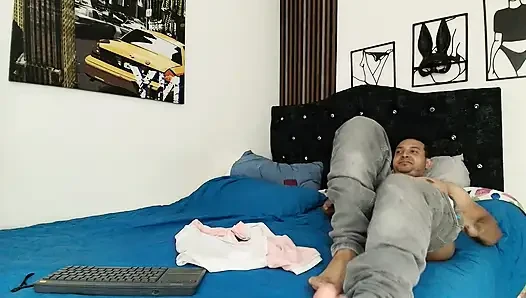 He masturbates me in his bed I stay at his house