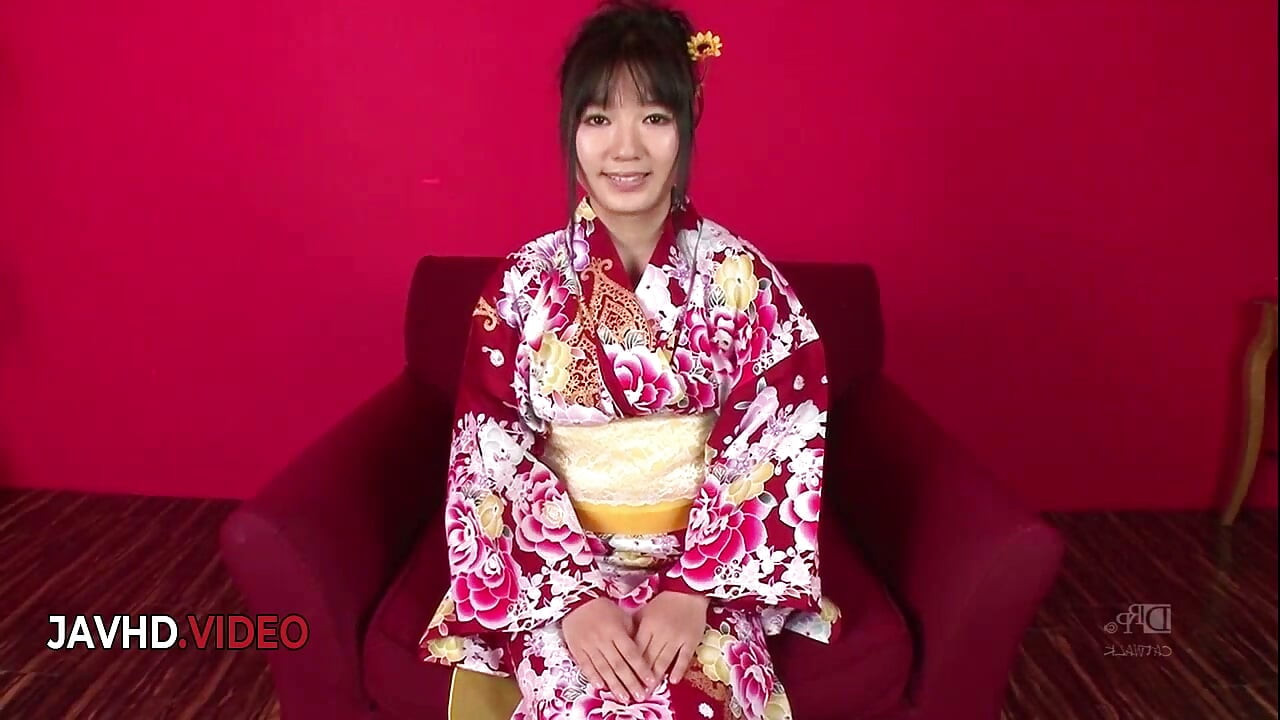 Chiharu's Wet Kimono Threesome com boquete quente e final de gozada interna
