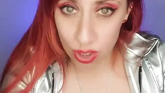 Aldatılan kocamın önünde sikini emmesi için utanç verici bir tane getirdim!