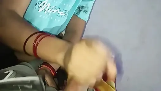 My girlfriend's mom came when my girlfriend was doing a handjob, then when my land was getting watered, her mom came to Hindi handjob.