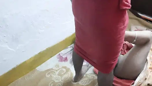 Сводный брат трахает сводную сестру, трахая полностью обнаженную