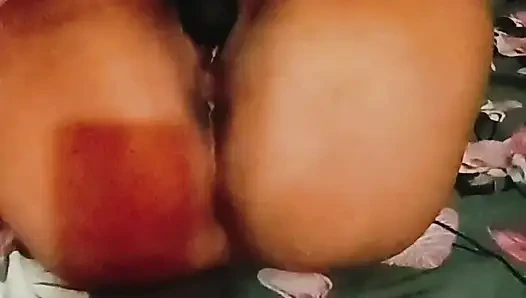 Домохозяйка Deshi с большими сиськами контролирует оргсам