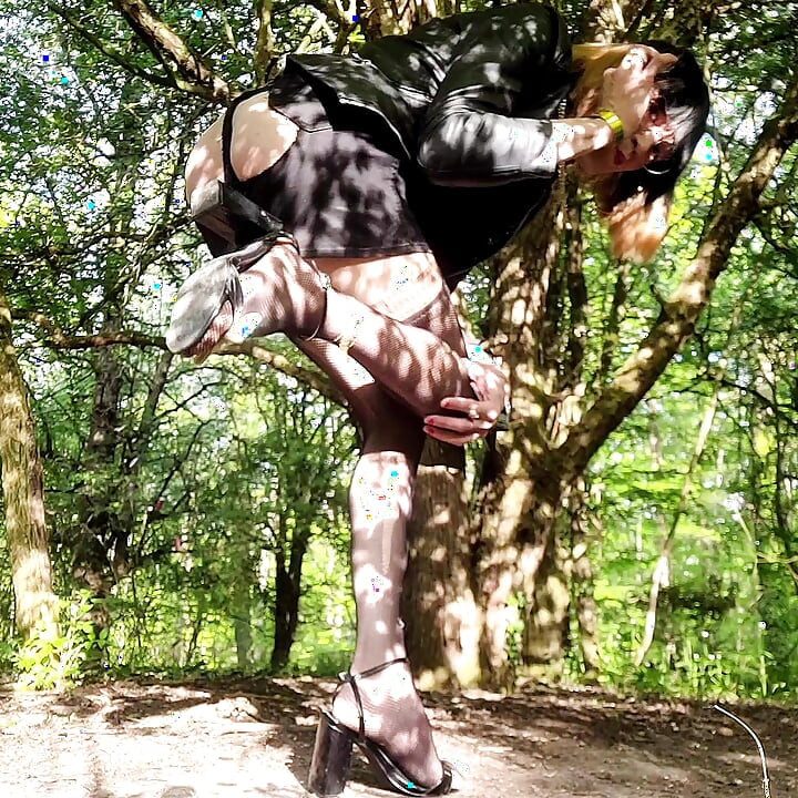 The GRAND⭕️TOUR of the Napoleon car park in the Forêt de BRUNOy. Show off your JeaN's mini-skirt, open cup. VaneSsaBiTCHx PariSChienneTrvprod⁹¹
