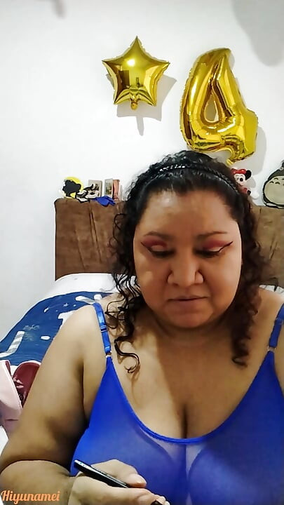 Y si pasamos un poco de tiempo ma maturbándonos, disfruta de mi primera vez