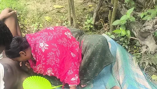 Indian pados ki bhabhi ko jungle mein chudai ki