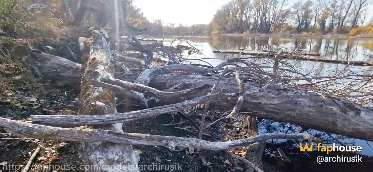 Špijunirao sam heteroseksualnog tipa dok je drkao svoju ogromnu kuru u autu i pružio sam mu ručni posao.