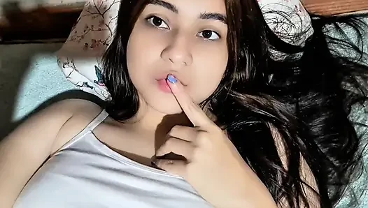 Colombian woman masturbates with her neighbor