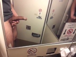 Str8 masturba en el avión