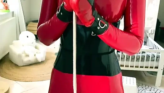 KıRMıZı LATEKS YÜKSEK TOPUKLU ESARET