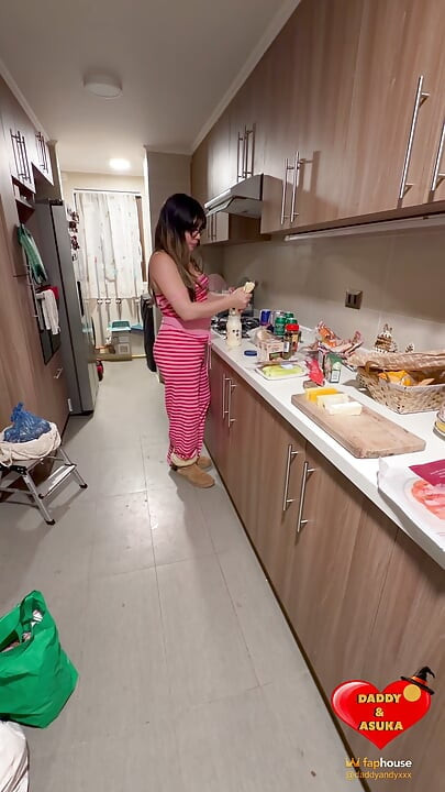 Yeni Bir Kıyafet, Bir Bakkal Işletmesi... Sonra Evde Ateşli Bir Şey