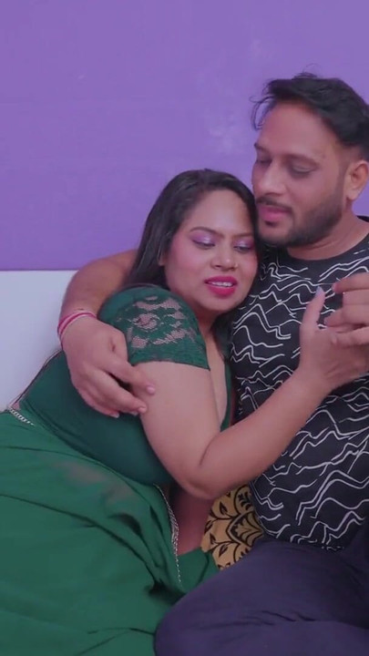 那个男人一个人在家，打电话给他的女朋友和女朋友做爱，很高兴地来了 | 短片 1