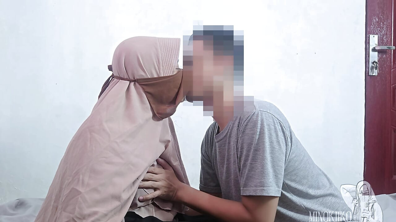 Profesoara cu voal hijab își înșală elevul și are parte de spermă înăuntru - Minokiiko