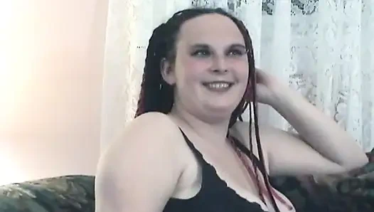 Vollbusige tätowierte bBW reitet schwanz und wird dann vollgespritzt