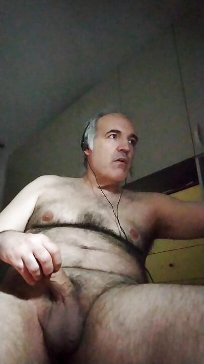 Drkala sam svoj kurac dva sata, napokon sam svršila