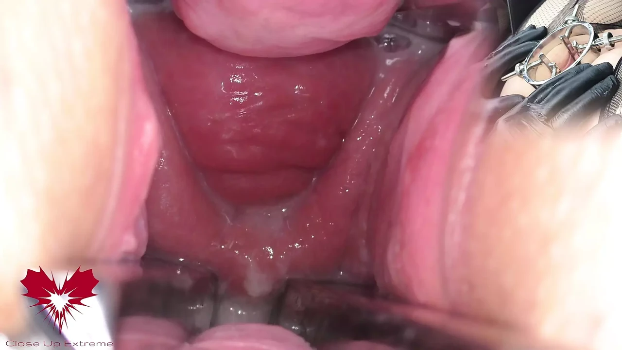 The hole expander stretches the mistress' pussy wide. Enjoy the juicy cunt meat!
