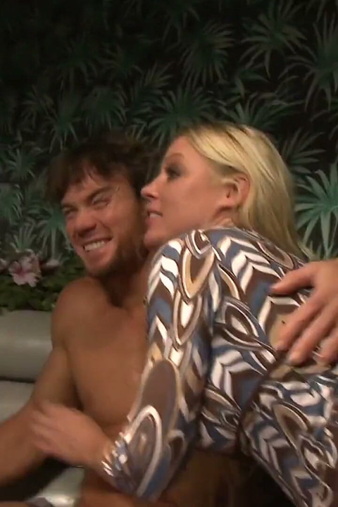 Slutty babe gives her pussy and her mouth to please this hot dude