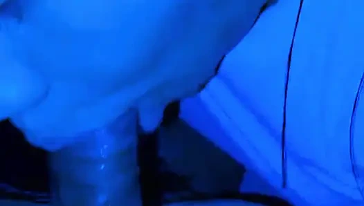 Друг моего мужа кончает мне на лицо