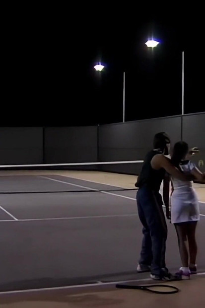 Mladu drolju jebao master tenisa noću