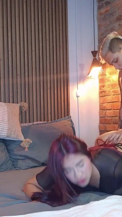 UCZENNICA PRAGNĄCA PENISA DOSTAJE JEJ COMEUPPANCE I WYPEŁNIAM JEJ CIPKĘ MLEKIEM | Klip 1