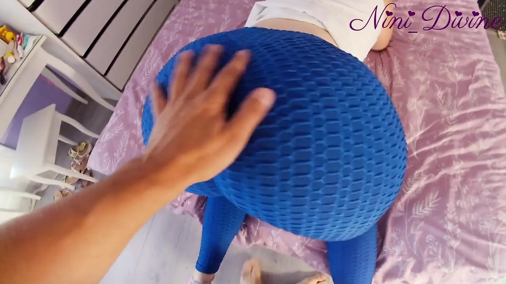 She Shows Her Asshole and Wants to Get Her Huge Ass Fucked!