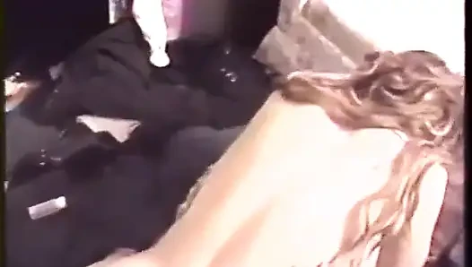 Cewek seksi dientot kontol besar sampai dalam banget