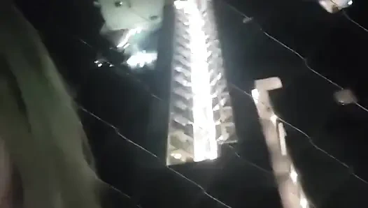 Sayang, aku baru aja bikin video ini di balkon rumah untukmu!