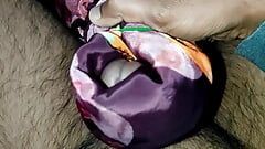 Satynowy jedwabny ręczna robota porno - Bhabhi satynowy garnitur ręczna robota i pocierać (116)