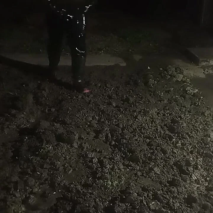 Lateks -vis radnik dronom jebanje u blato